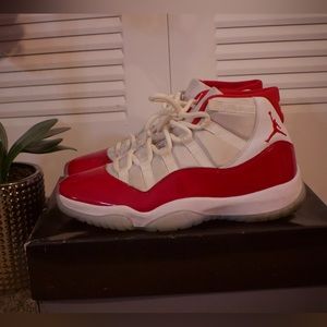 Mens 10.5 Nike Air Jordan 11 Retro Cherry Varsity Red